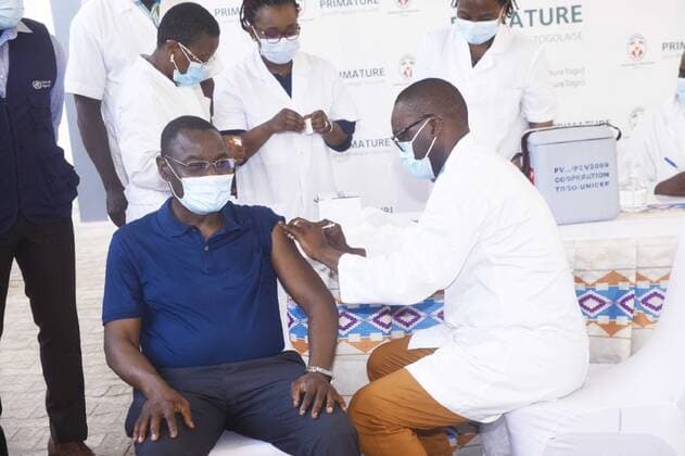 Coronavirus in Togo, Impfung von Regierungsmitgliedern in Lome