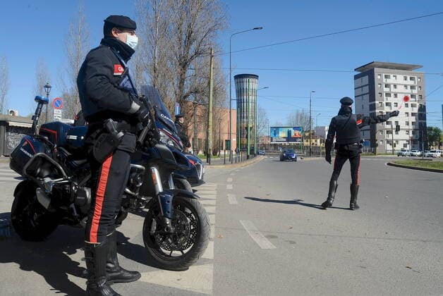 Coronavirus in Italien, Polizeikontrollen in Mailand