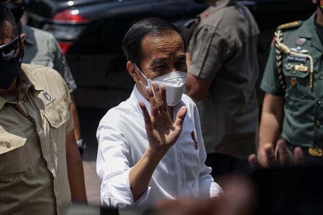 Coronavirus in Indonesien, Präsident Joko Widodo bei Impfstart in Gianyar, Bali