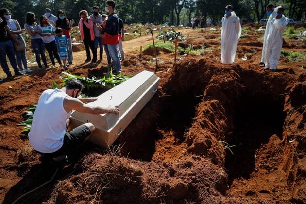 Coronavirus in Brasilien, Beerdigung auf einem Friedhof in Sao Paulo