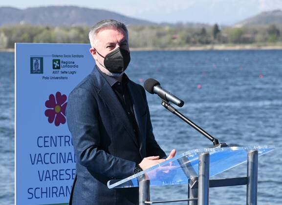 Coronavirus in Italien, Verteidigungsminister Lorenzo Guerini eröffnet Impfzentrum in Varese
