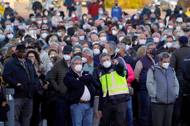 Coronavirus in Spanien, Andrang auf Impfzentrum in Santiago de Compostela