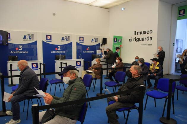 Coronavirus in Italien, Impfzentrum in Neapel