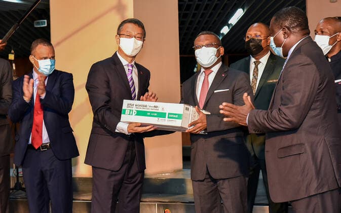 Coronavirus in Kamerun, Ankunft des chinesischen Impfstoffs Sinopharm in Yaounde