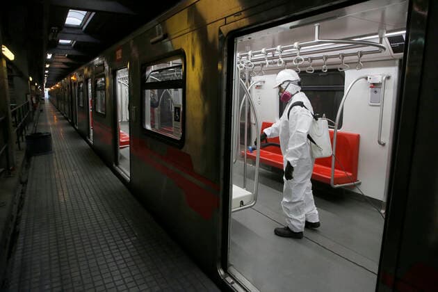 Coronavirus in Chile, Desinfektionen der Metro in Santiago de Chile