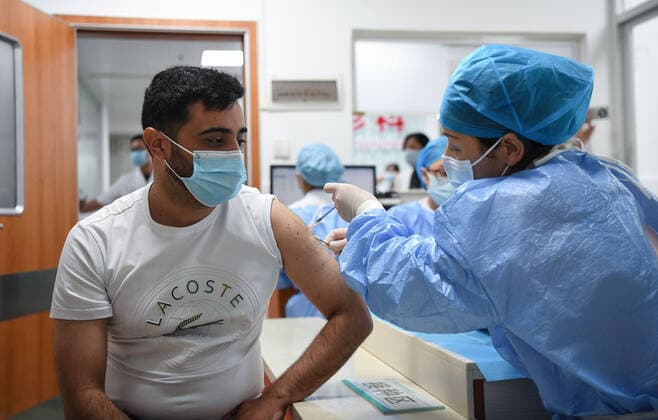 Coronavirus in China, Impfstart für Ausländer in Peking