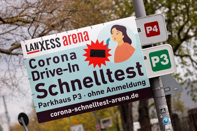 Coronavirus in NRW, Testzentrum in der Lanxess-Arena in Köln