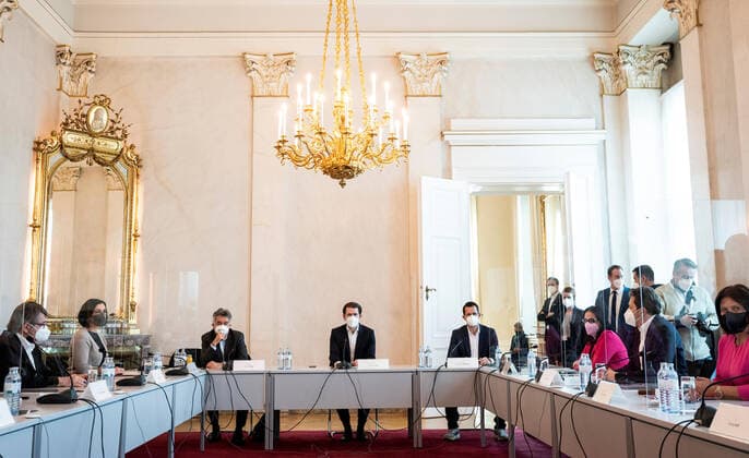 Coronavirus in Österreich, Sebastian Kurz während eines Treffens zu möglichen Lockerungen im Mai