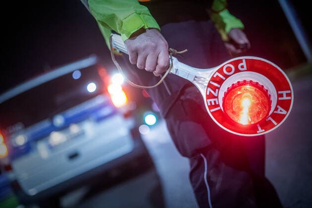 Coronavirus in Baden-Württemberg, Polizei kontrolliert Ausgangsbeschränkung in Stuttgart