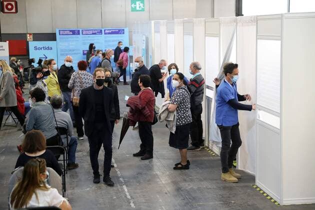 Coronavirus in Spanien, Massenimpfung im Impfzentrum Fira de Barcelona