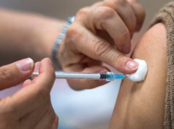 Coronavirus in Kanada, Impfung in Montreal