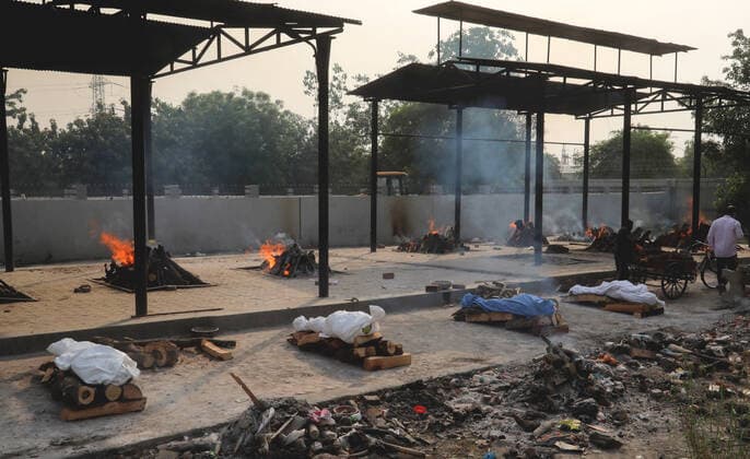 Coronavirus in Indien, Masseneinäscherung in Neu-Delhi