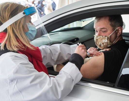 Coronavirus in Kanada, Impfungen in Montreal