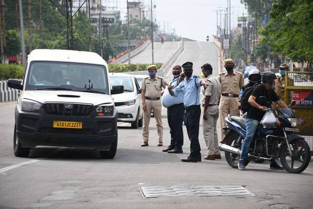 Coronavirus in Indien, Polizeikontrollen in Guwahati