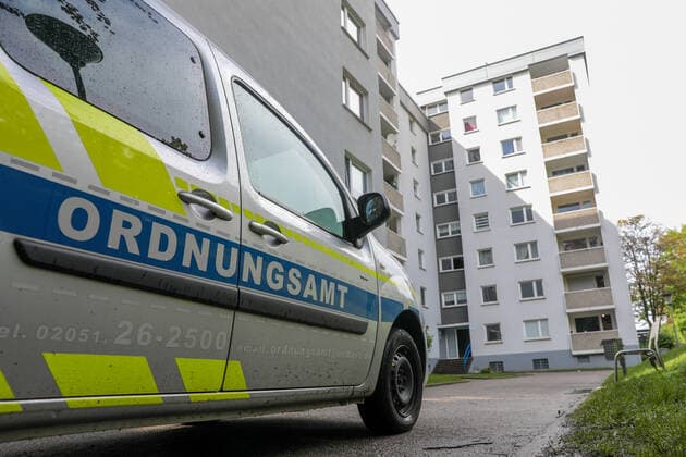 Coronavirus in NRW, Unter Quarantäne gestellte Hochhäuser in Velbert