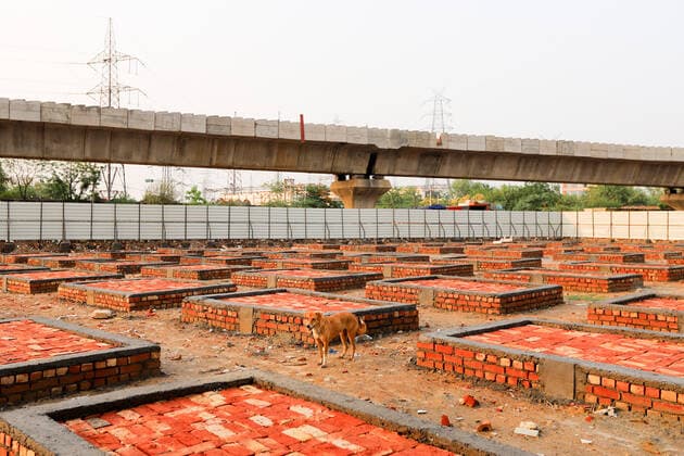 Coronavirus in Indien, Verbrennungsplattformen in Krematorium in Neu Delhi