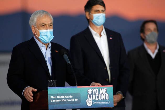 Coronavirus in Chile, Präsident Sebastian Pinera nimmt am Flughafen in Santiago Impfstoffe in Empfang