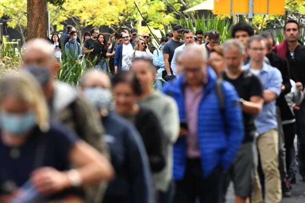 Coronavirus in Australien, Lange Warteschlangen an Impfzentrum in Sydney