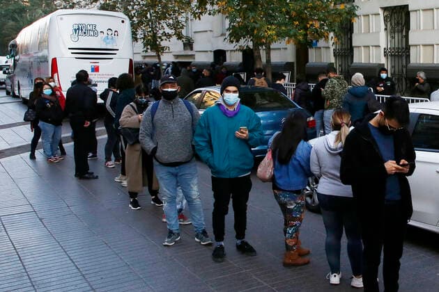 Coronavirus in Chile, Großer Andrang vor mobilem Impfzentrum in Santiago