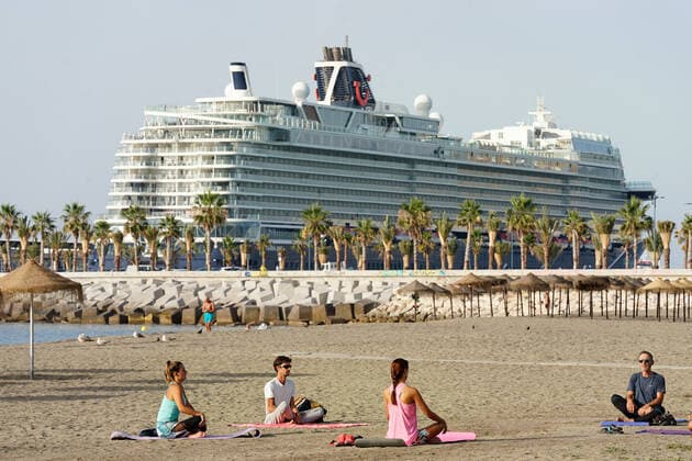 Coronavirus in Spanien, Mein Schiff 2 erstes int. Kreuzfahrtschiff in Malaga seit Pandemie-Beginn