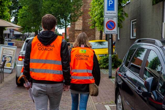 Coronavirus in den Niederlanden, Corona Coaches unterwegs in Domburg