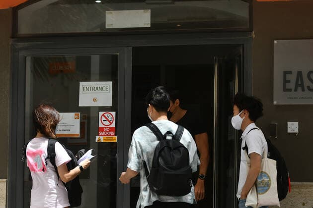 Coronavirus in Malta, Schließung der Sprachschulen in San Giljan