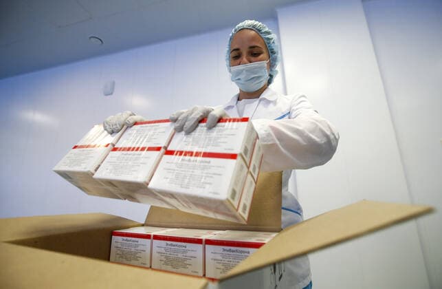 Coronavirus in Russland, Produktion des Impfstoffs EpiVacCorona in Moskau