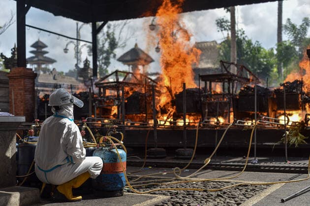 Coronavirus, Opfer der Pandemie in Bali werden verbrannt