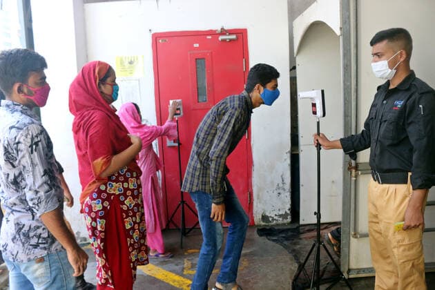 Coronavirus in Bangladesch, Arbeiter der Textilindustrie kehren an ihren Arbeitsplatz zurück