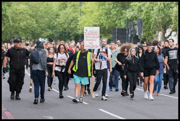 Coronavirus in Großbritannien, Impfgegner protestieren in London