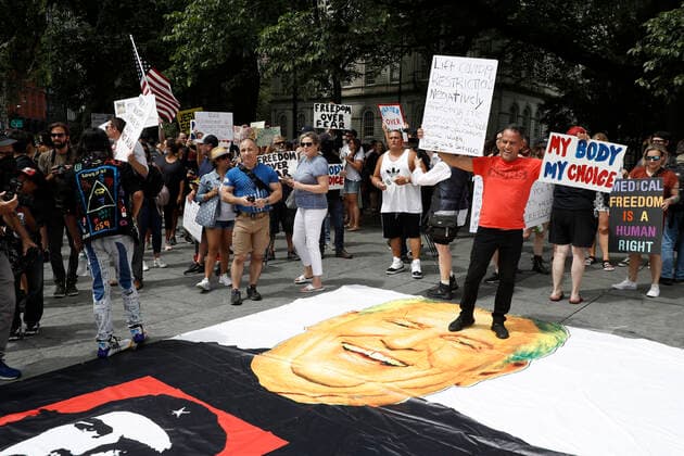 Coronavirus in den USA, Proteste gegen eine Impfpflicht in New York