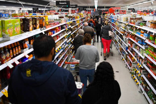 Coronavirus in Australien, Lange Schlangen in Supermarkt in Canberra