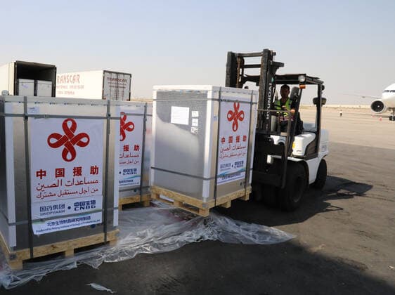 Coronavirus im Irak, Impfstoffe am Flughafen Bagdad eingetroffen