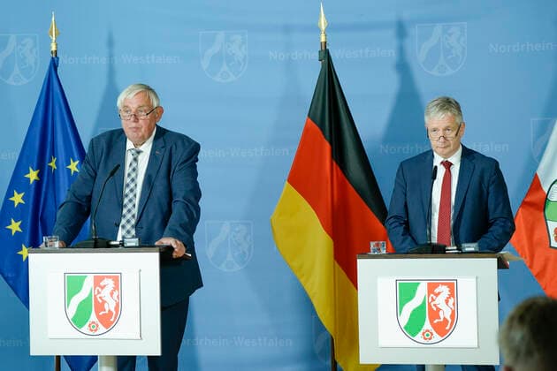 Coronavirus in NRW, PK in Düsseldorf mit Gesundheitsminister Karl-Josef Laumann und Dr. Gernot Marx