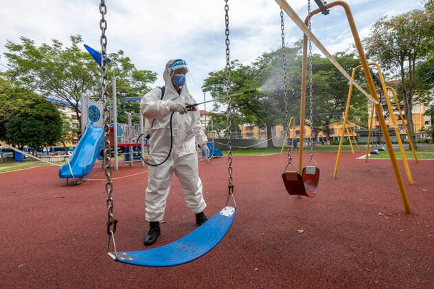 Coronavirus in Malaysia, Desinfektion eines Spielplatzes in Kuala Lumpur