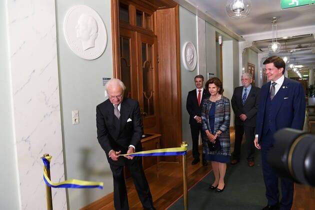 Schwedisches Königshaus, König Carl Gustaf weiht sein Porträt-Medaillon im Reichstag ein