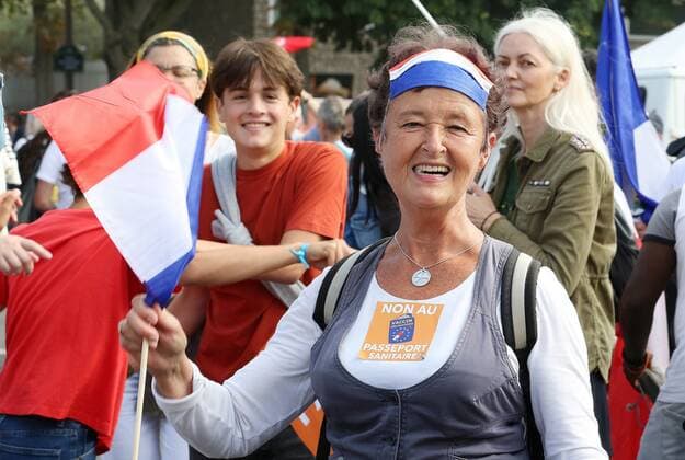 Coronavirus in Frankreich, Proteste gegen des Pass Sanitaire in Paris