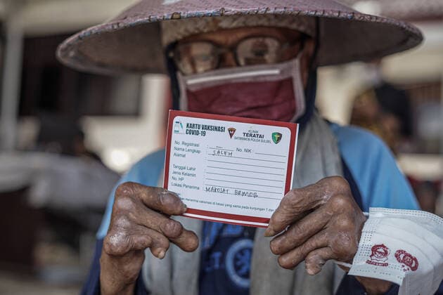 Coronavirus in Indonesien, Bedürftige Menschen werden in Makassar geimpft