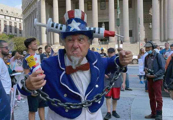 Coronavirus in den USA, Proteste gegen eine Impfpflicht in New York