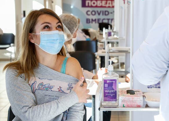 Coronavirus in Russland, Impfungen im Kaufhaus GUM