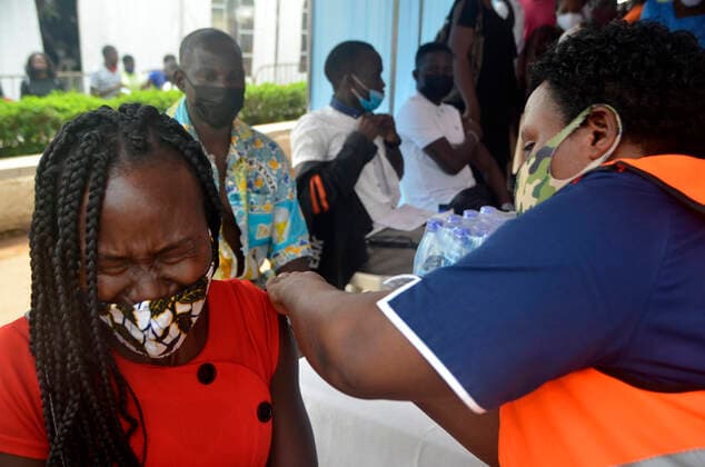 Coronavirus in Uganda, Massenimpfung in Kampala