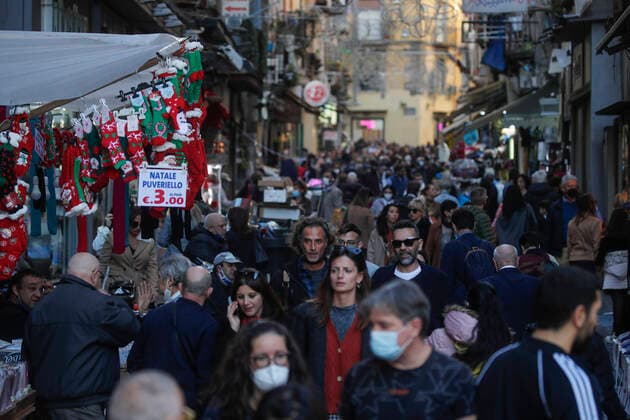Coronavirus in Italien, Endücke aus Neapel