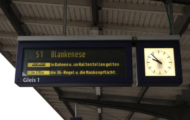 Coronavirus in Hamburg, Infos zur 3G-Regel am Bahnhof Barmberk