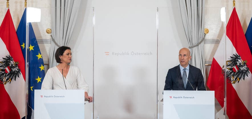 Coronavirus in Österreich, Pressekonferenz mit Elisabeth Köstinger und Martin Kocher in Wien