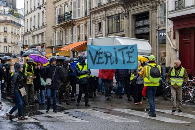 Coronavirus in Frankreich, Proteste gegen des Pass Sanitaire in Paris