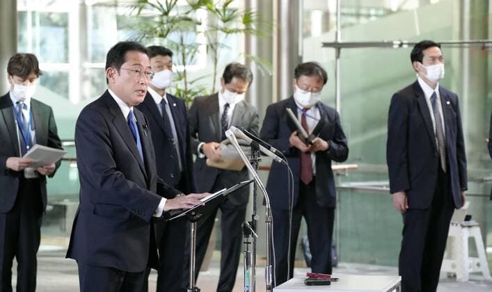 Coronavirus in Japan, Premierminister Fumio Kishida Pressekonferenz in Tokio zur Omikron Variante