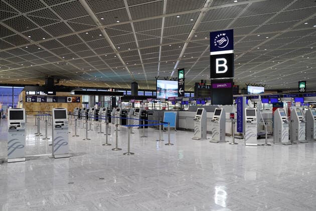 Coronavirus in Japan, Nahezu menschenleerer Flughafen in Tokio