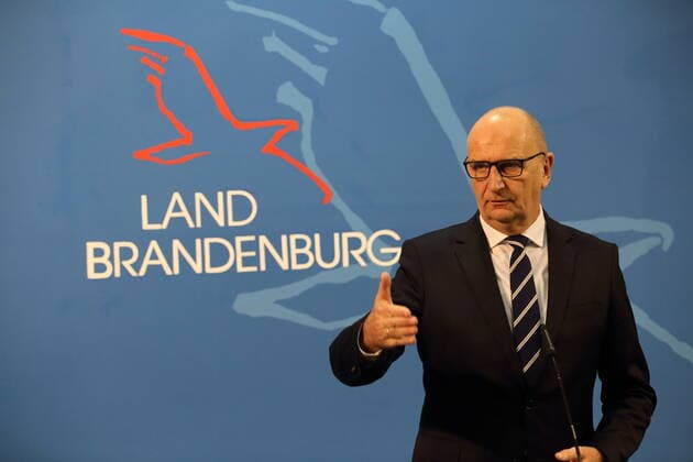 Coronavirus in Deutschland, Dietmar Woidke Pressekonferenz in Potsdam nach Bund-Länder-Runde