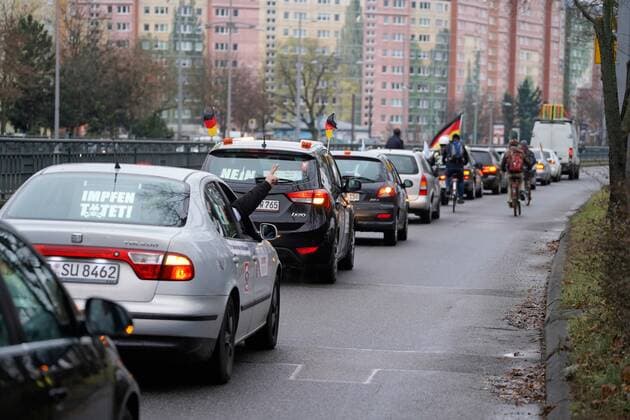 Coronavirus in Deutschland, Protest-Autokorso von Impfgegnern gegen Corona-Maßnahmen in Berlin
