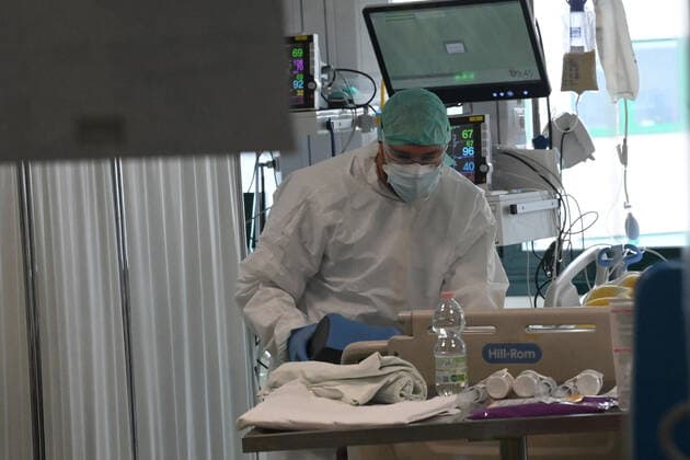 Coronavirus in Italien, Arbeit auf Covid-Intensivstation in Krankenhaus in Bologna